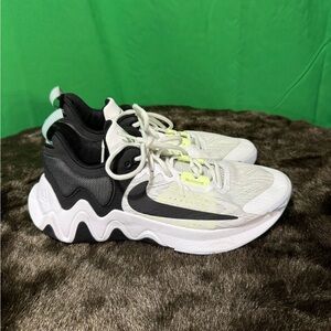 Nike Giannis Immortality 2 Basketball Shoes Men’s 9 White Black DM0825-101